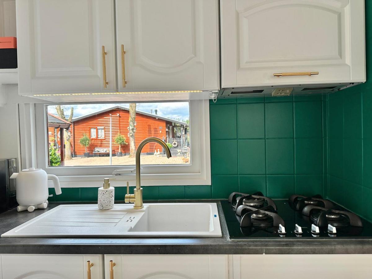 Gezellig Chalet Met 2 Slaapkamers En Zicht Op Het Water Erm Esterno foto