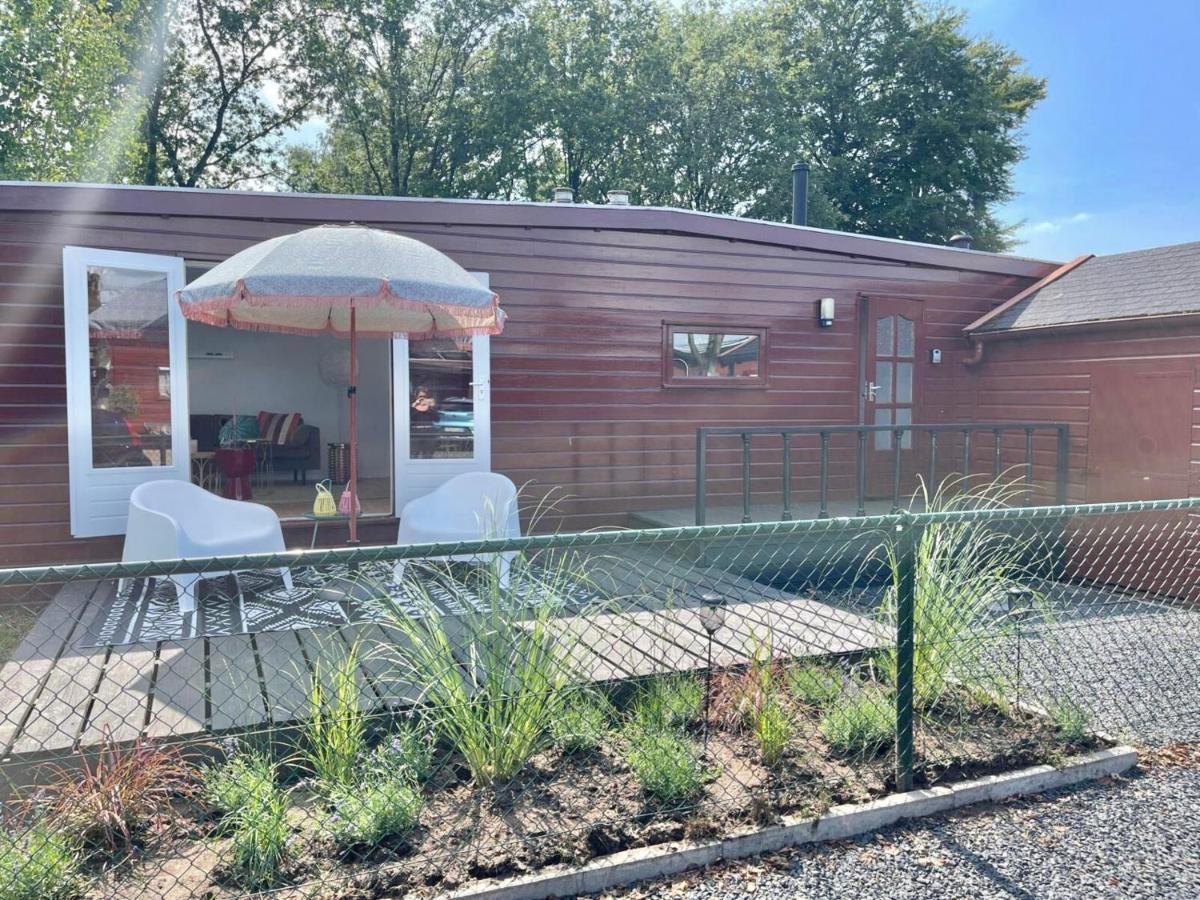 Gezellig Chalet Met 2 Slaapkamers En Zicht Op Het Water Erm Esterno foto