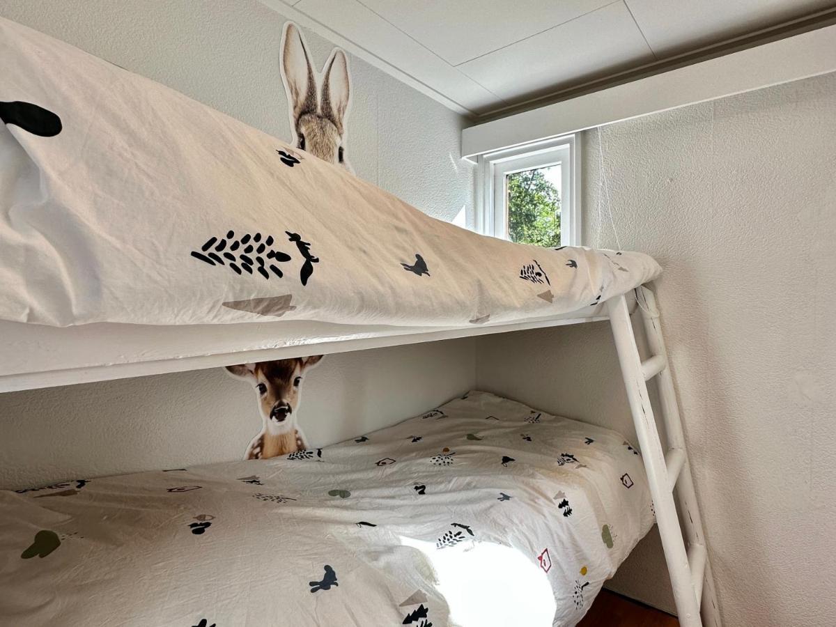 Gezellig Chalet Met 2 Slaapkamers En Zicht Op Het Water Erm Esterno foto
