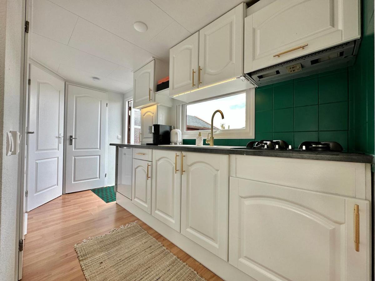 Gezellig Chalet Met 2 Slaapkamers En Zicht Op Het Water Erm Esterno foto