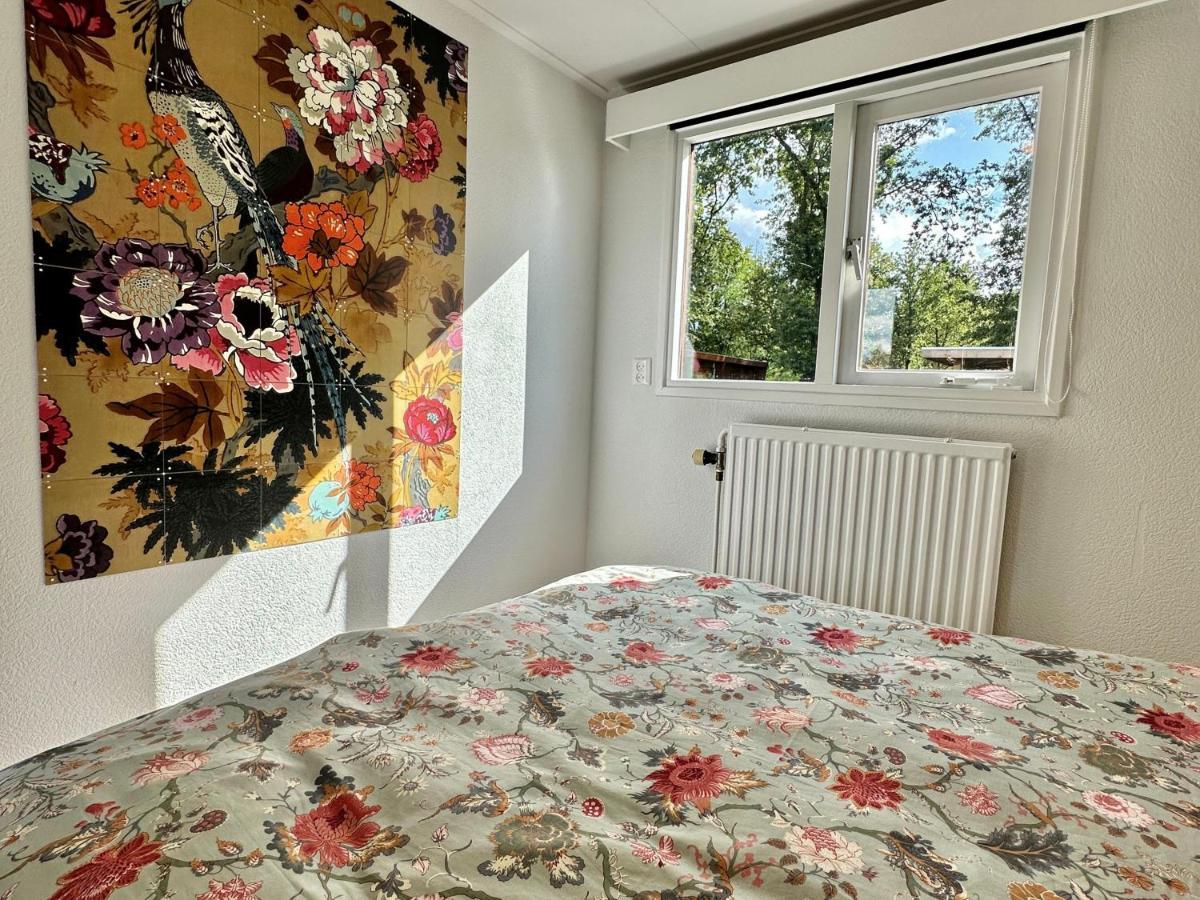Gezellig Chalet Met 2 Slaapkamers En Zicht Op Het Water Erm Esterno foto