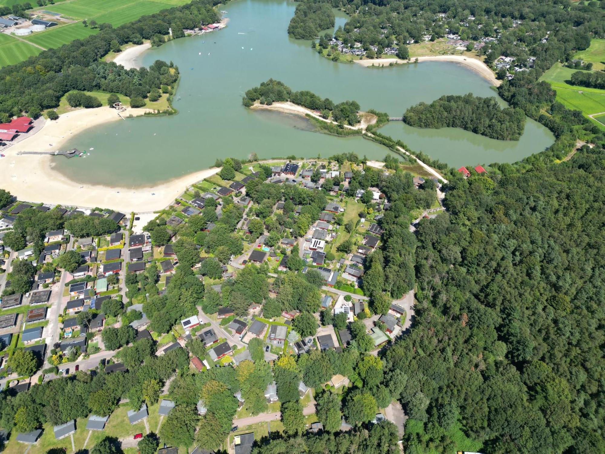 Gezellig Chalet Met 2 Slaapkamers En Zicht Op Het Water Erm Esterno foto