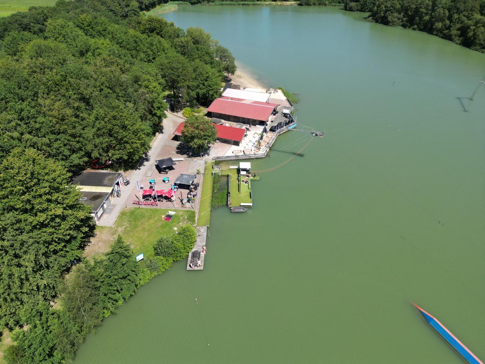 Gezellig Chalet Met 2 Slaapkamers En Zicht Op Het Water Erm Esterno foto